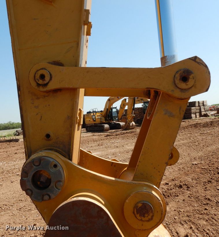 image for item DH0952 2018 Caterpillar 330FL  excavator