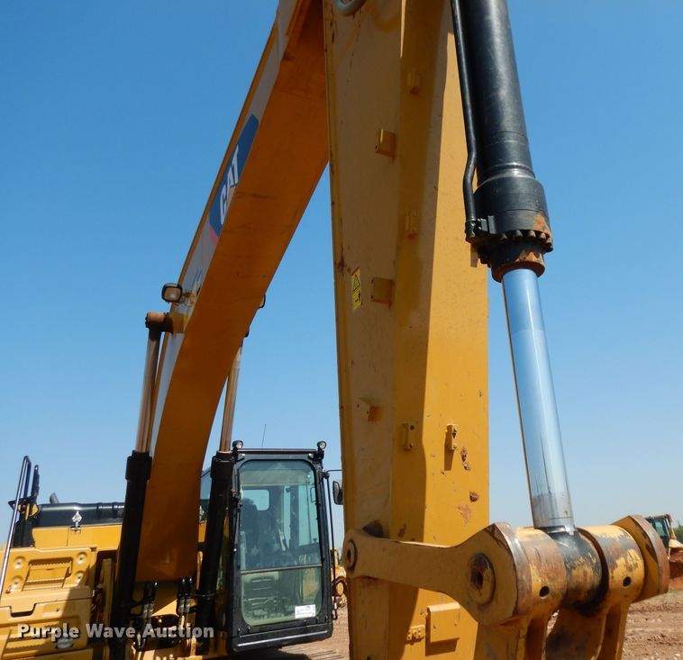 image for item DH0952 2018 Caterpillar 330FL  excavator