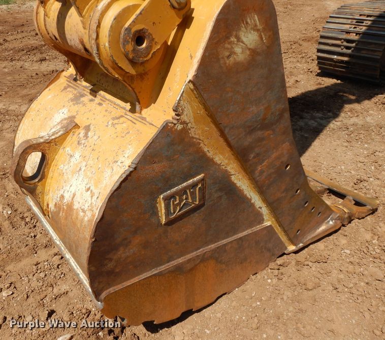 image for item DH0952 2018 Caterpillar 330FL  excavator
