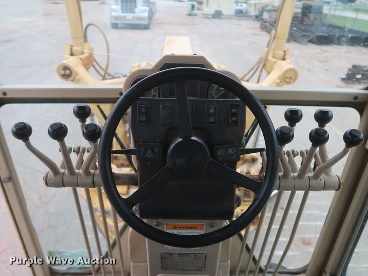 image for item DH0965 2001 Caterpillar 140H VHP  motor grader