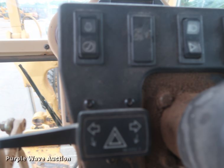 image for item DH0965 2001 Caterpillar 140H VHP  motor grader