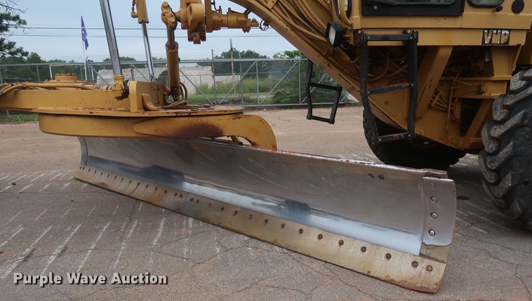 image for item DH0965 2001 Caterpillar 140H VHP  motor grader