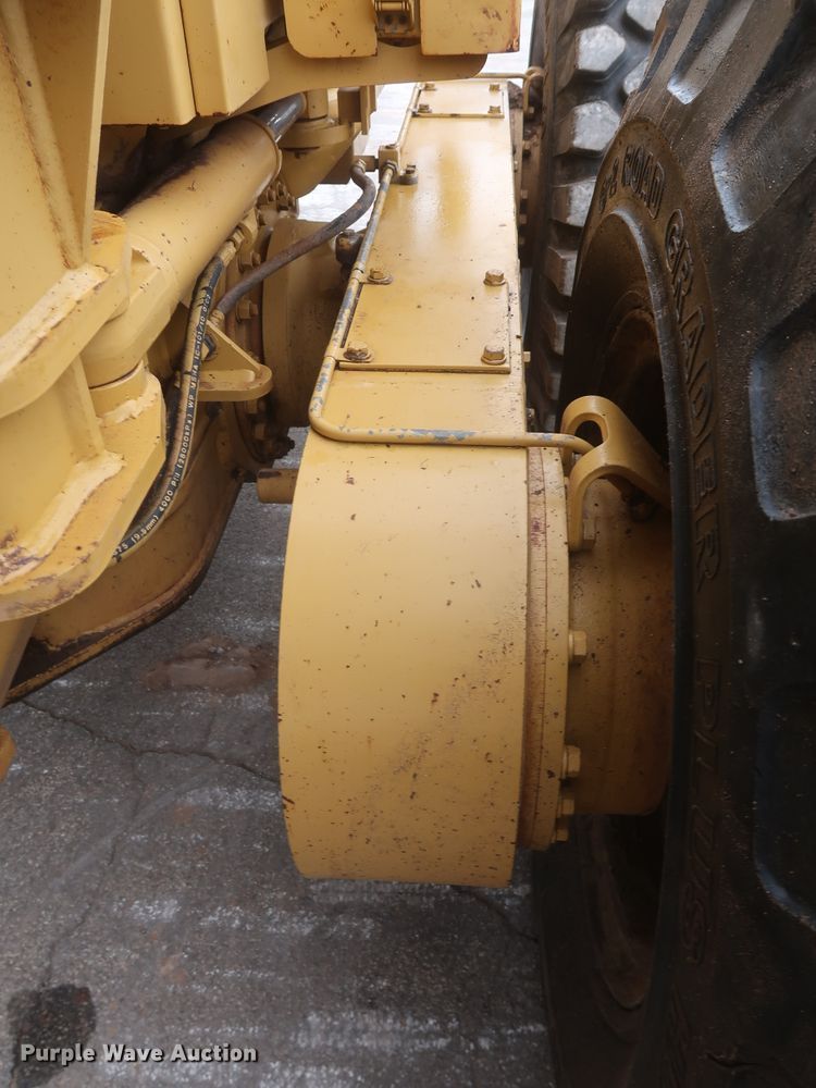 image for item DH0965 2001 Caterpillar 140H VHP  motor grader