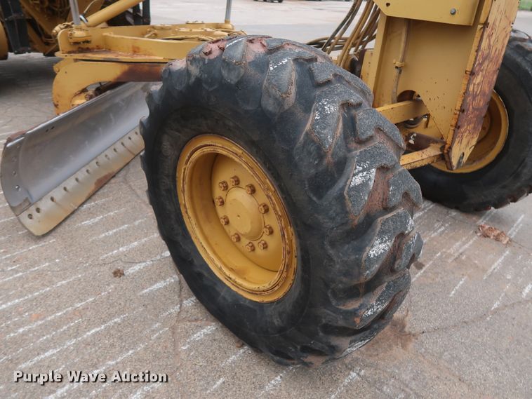 image for item DH0965 2001 Caterpillar 140H VHP  motor grader