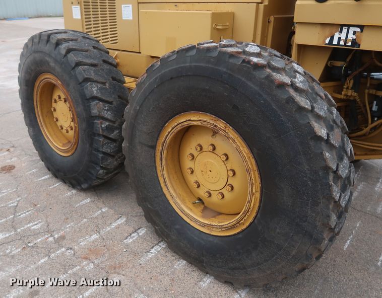 image for item DH0965 2001 Caterpillar 140H VHP  motor grader