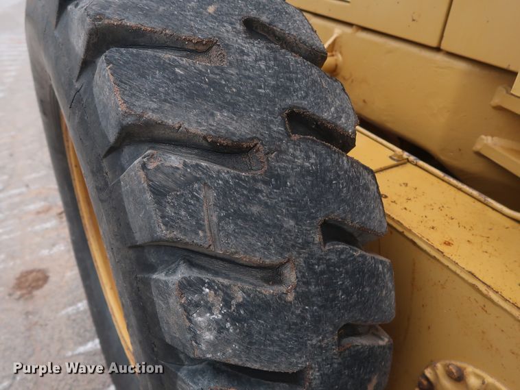 image for item DH0965 2001 Caterpillar 140H VHP  motor grader