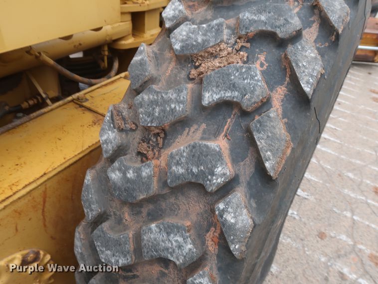 image for item DH0965 2001 Caterpillar 140H VHP  motor grader