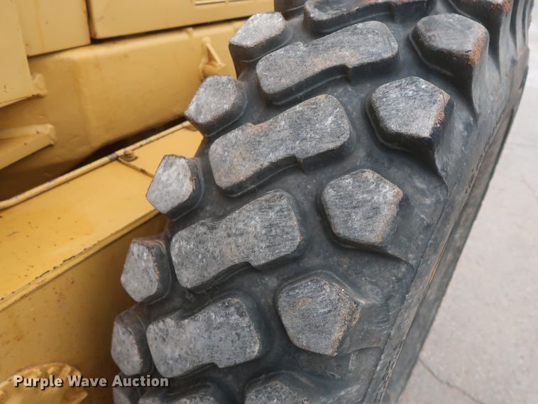 image for item DH0965 2001 Caterpillar 140H VHP  motor grader