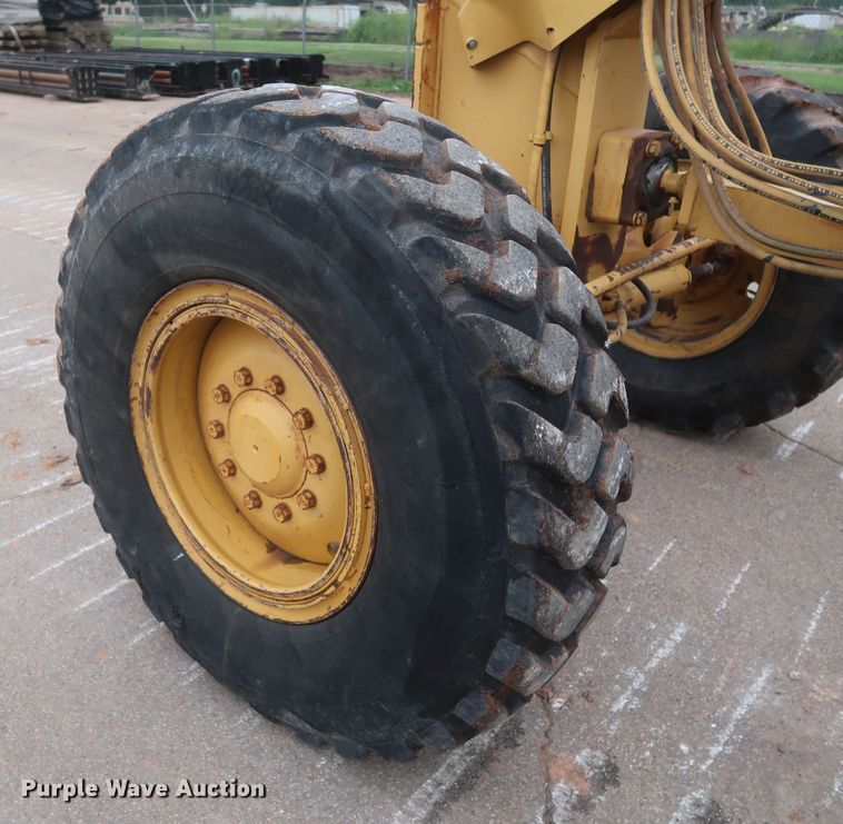 image for item DH0965 2001 Caterpillar 140H VHP  motor grader