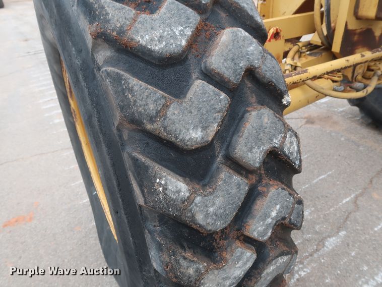 image for item DH0965 2001 Caterpillar 140H VHP  motor grader