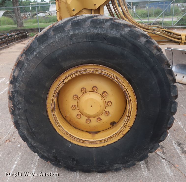 image for item DH0965 2001 Caterpillar 140H VHP  motor grader