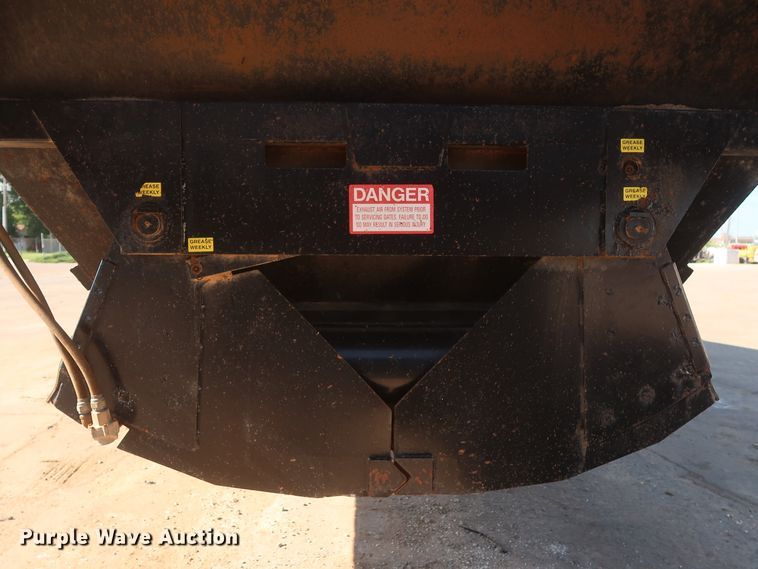 image for item HT9660 2013 Dakota bottom dump trailer