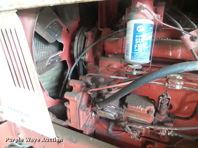 image for item DD0401 International 1066  tractor