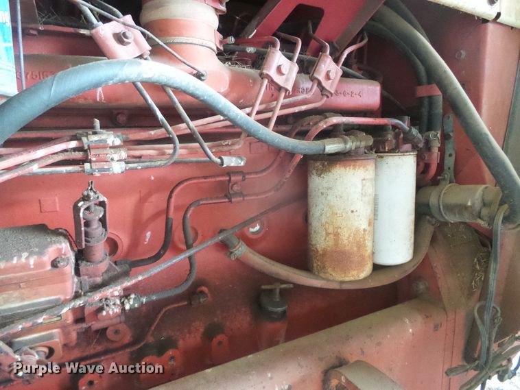 image for item DD0401 International 1066  tractor