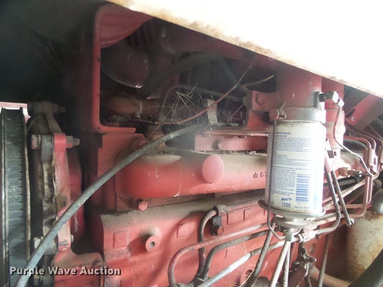 image for item DD0401 International 1066  tractor