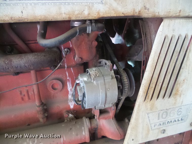 image for item DD0401 International 1066  tractor