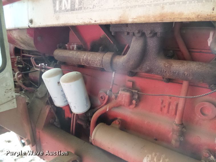 image for item DD0401 International 1066  tractor