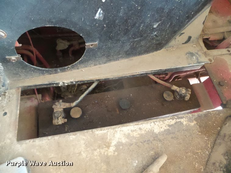 image for item DD0401 International 1066  tractor