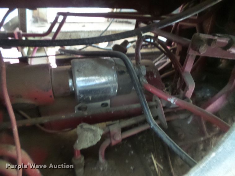 image for item DD0401 International 1066  tractor