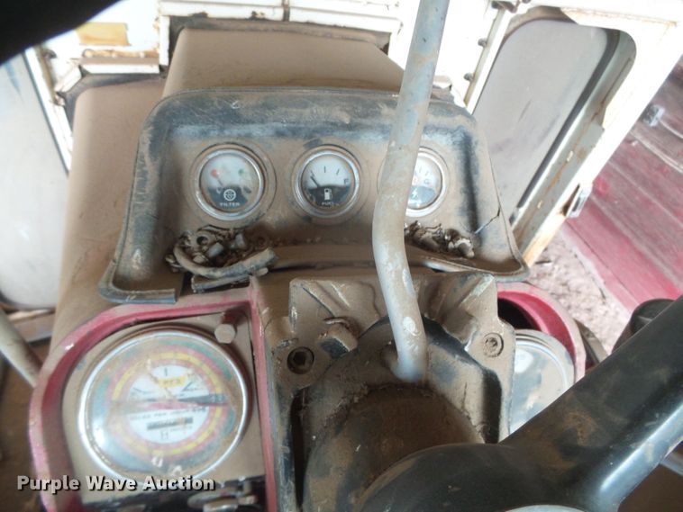 image for item DD0401 International 1066  tractor