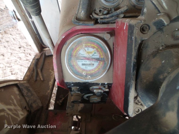 image for item DD0401 International 1066  tractor