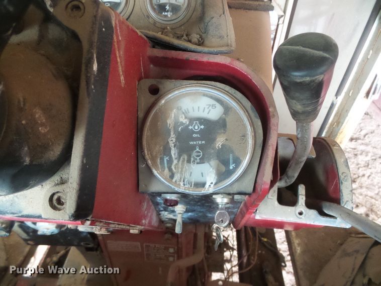 image for item DD0401 International 1066  tractor