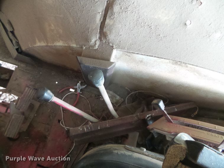 image for item DD0401 International 1066  tractor