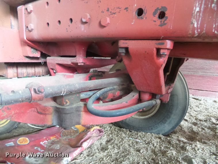 image for item DD0401 International 1066  tractor