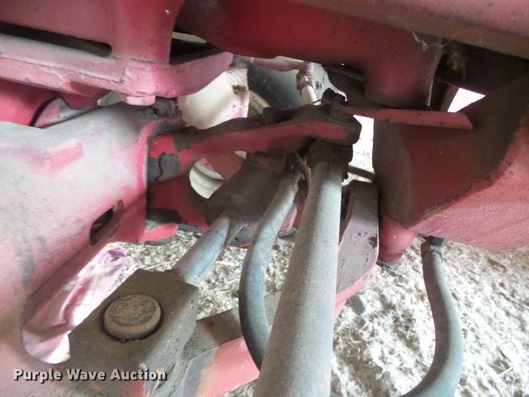 image for item DD0401 International 1066  tractor