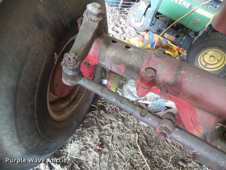 image for item DD0401 International 1066  tractor