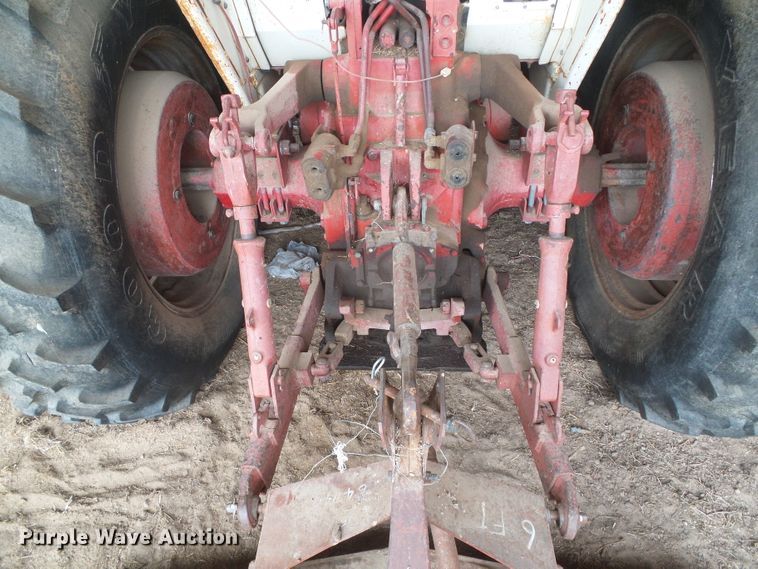 image for item DD0401 International 1066  tractor