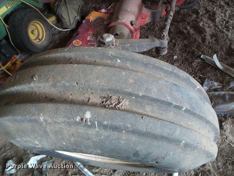 image for item DD0401 International 1066  tractor