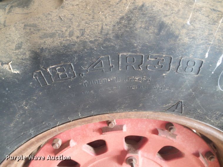 image for item DD0401 International 1066  tractor