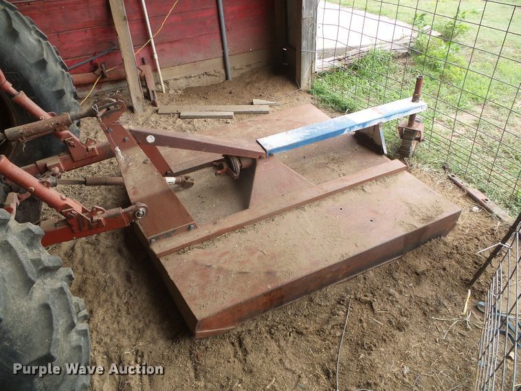 image for item DD0401 International 1066  tractor