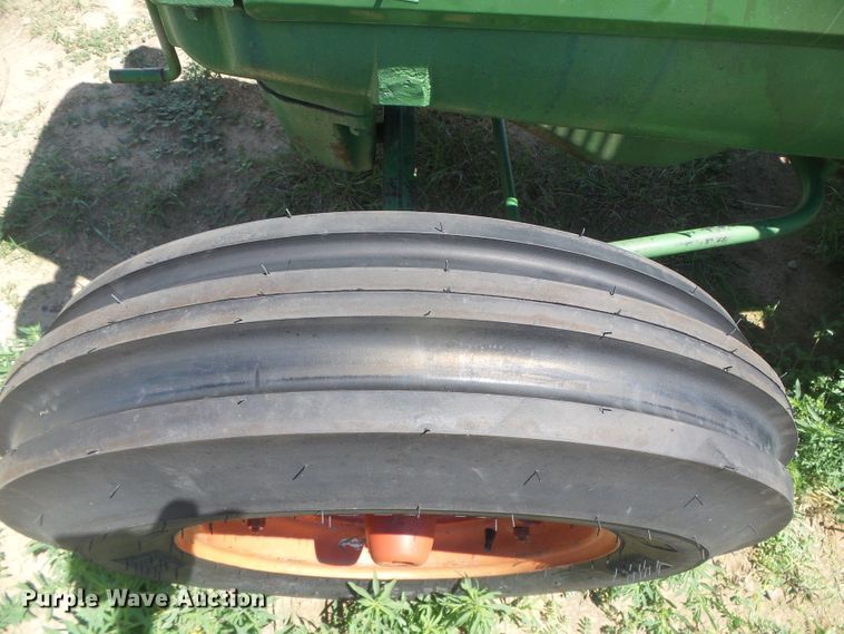 image for item DD0416 1941 Oliver 99  tractor