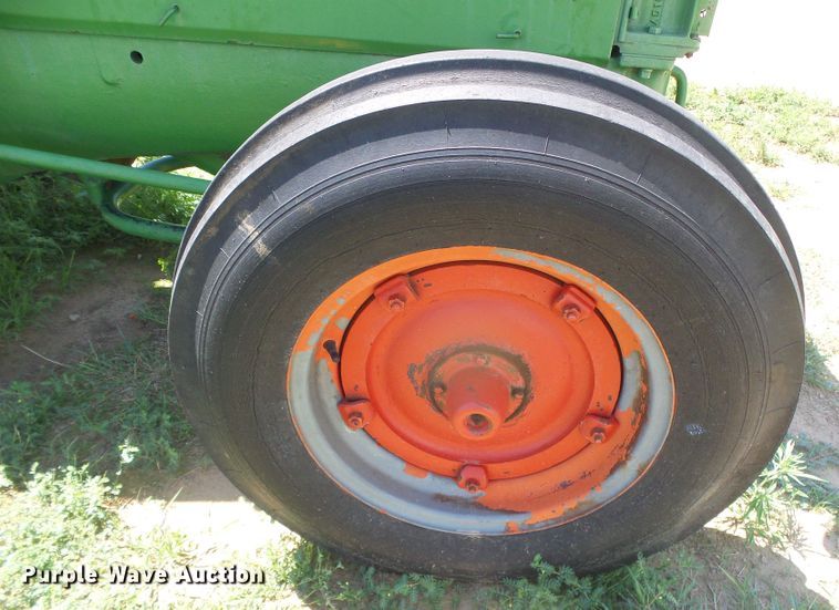 image for item DD0416 1941 Oliver 99  tractor