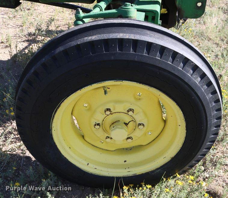 image for item DD5397 1960 John Deere 435  tractor