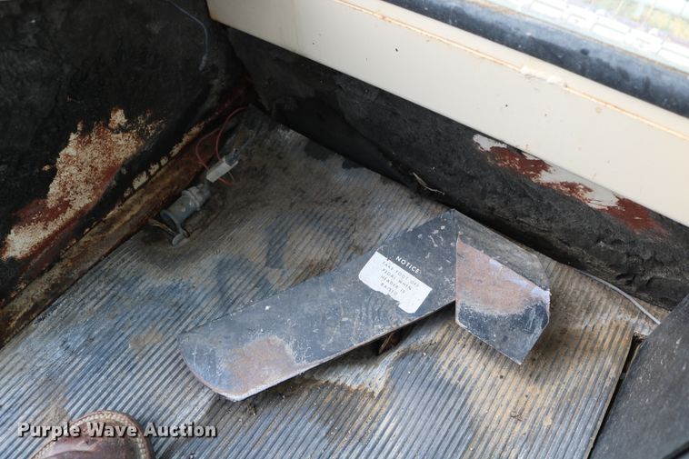 image for item DD6135 Hesston 6600  windrower