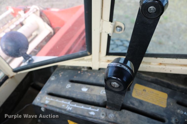 image for item DD6135 Hesston 6600  windrower