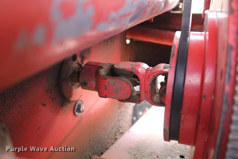 image for item DD6135 Hesston 6600  windrower