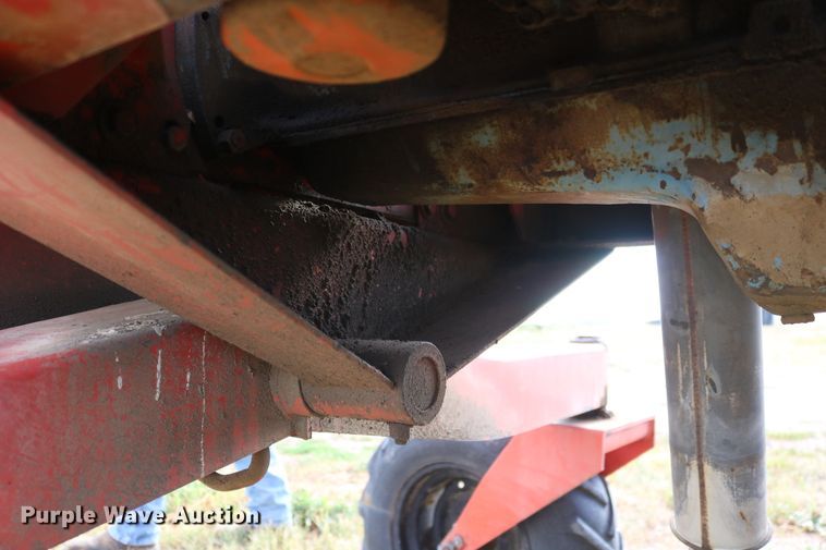 image for item DD6135 Hesston 6600  windrower