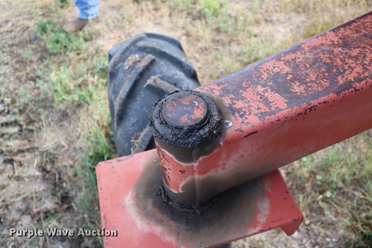 image for item DD6135 Hesston 6600  windrower