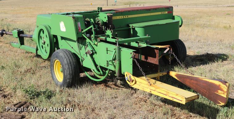 image for item DD6136 1985 John Deere 347  small square baler