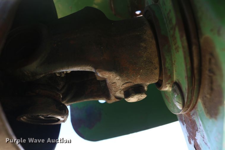 image for item DD6136 1985 John Deere 347  small square baler