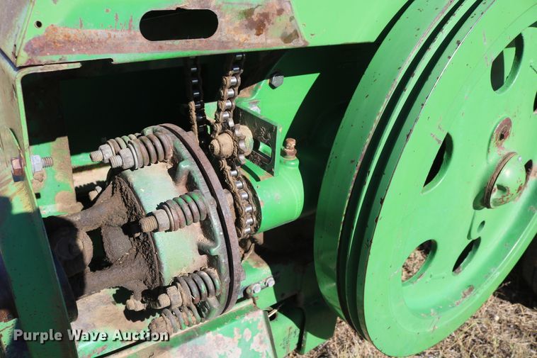 image for item DD6136 1985 John Deere 347  small square baler