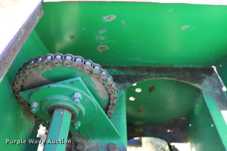 image for item DD6136 1985 John Deere 347  small square baler