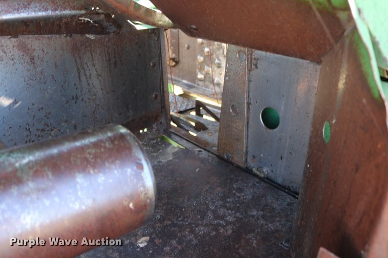 image for item DD6136 1985 John Deere 347  small square baler