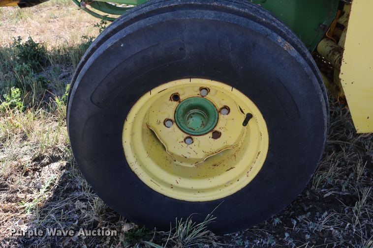 image for item DD6136 1985 John Deere 347  small square baler