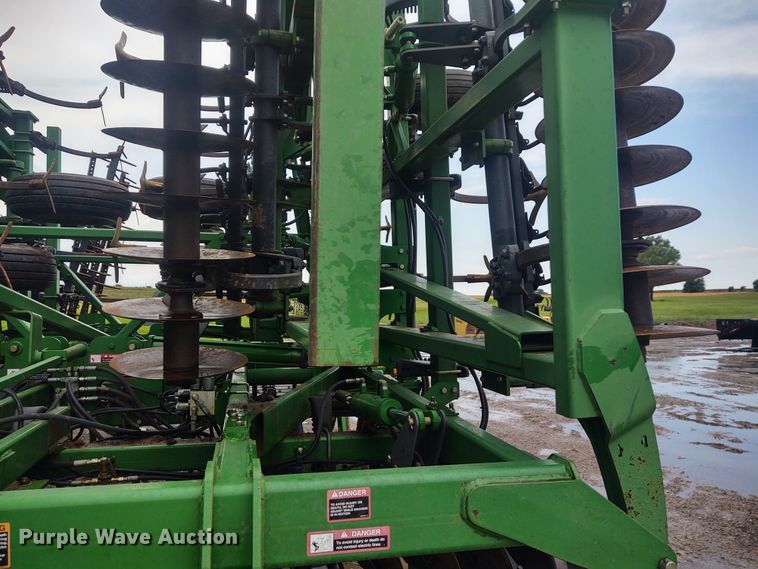 image for item DE7029 John Deere 2310 mulch finisher