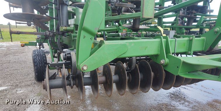 image for item DE7029 John Deere 2310 mulch finisher